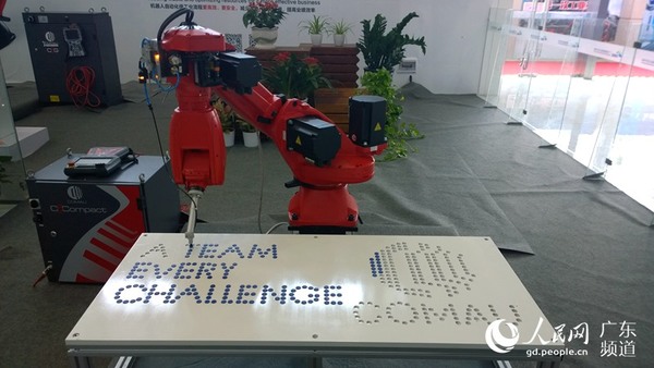 Industrial robot is displaying its accuracy and speed of operation. Zhong Zhe photography