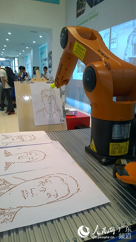 Robot painters. Zhong Zhe photography